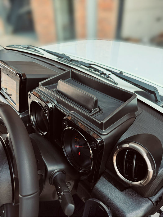 Suzuki-Jimny-Dashboard-Storage