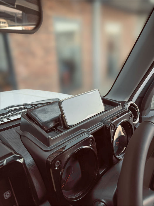 Suzuki-Jimny-Dashboard-Storage