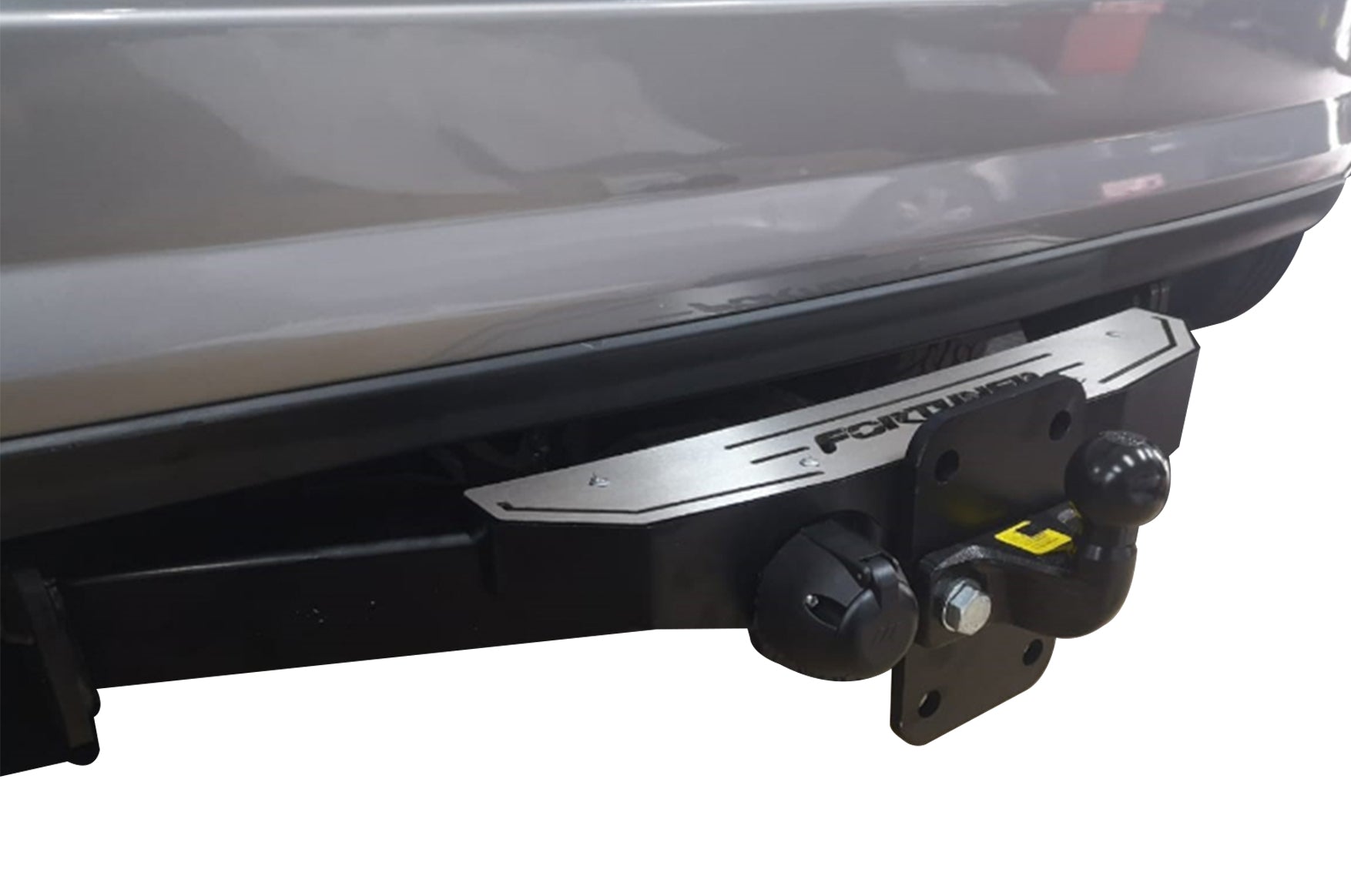 Toyota Fortuner Step Towbar 2016+