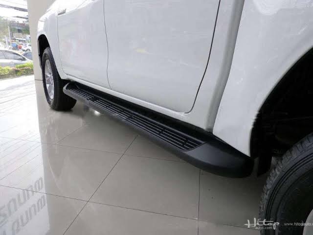 Toyota-Hilux-Side-Steps-Skirts-Rails-Revo